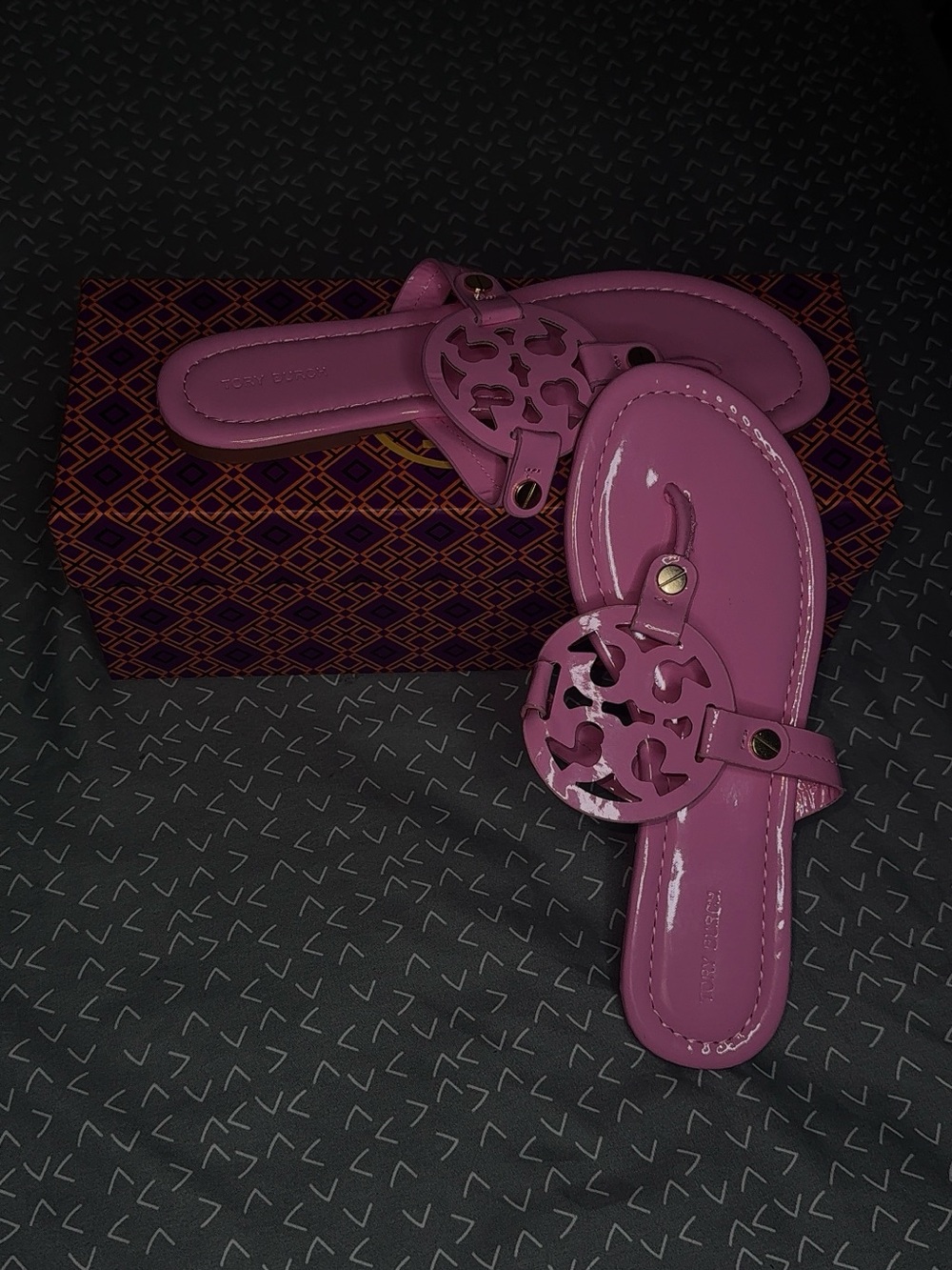 Tory Burch Patent Logo Cutout Slide Sandals in Pink